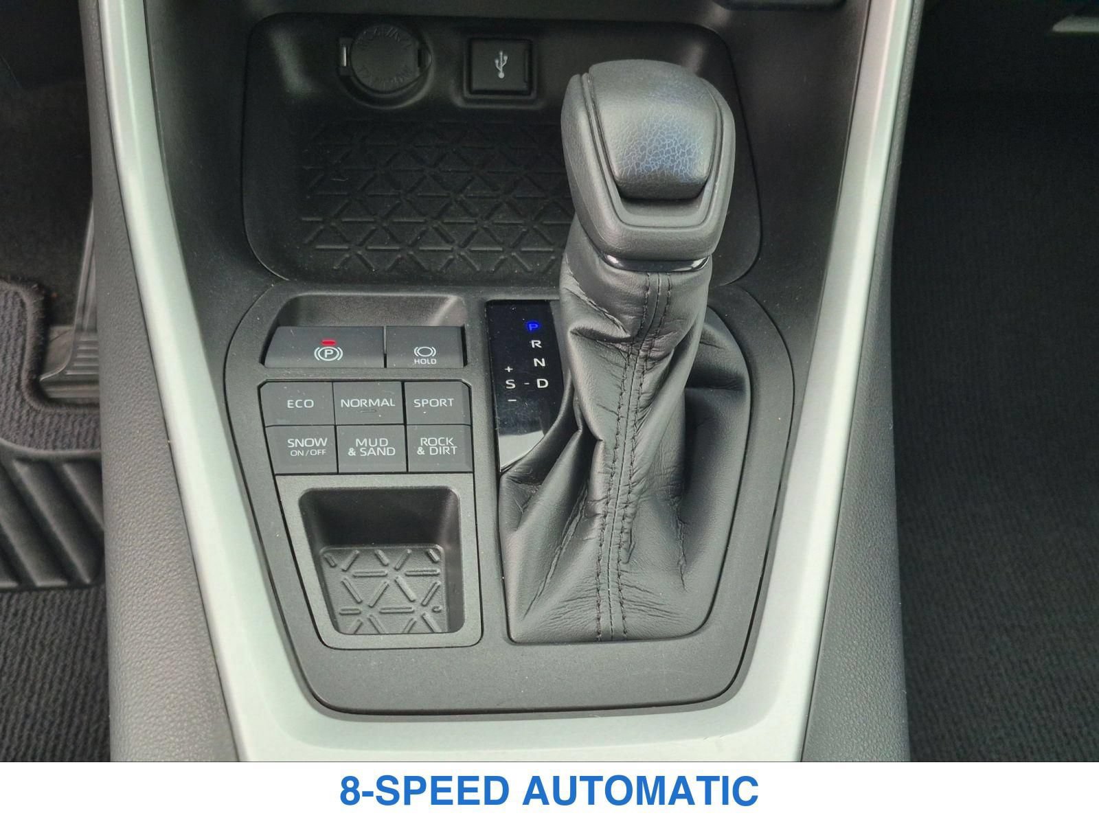 Used 2021 Toyota RAV4 LE w/ Carpet Mat Package (TMS) AWD/4WD image 16