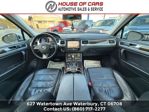 Used 2016 Volkswagen Touareg Sport image 36