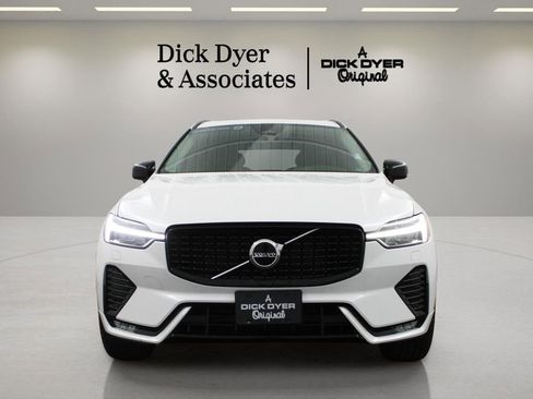 Certified 2025 Volvo XC60 B5 Core image 13