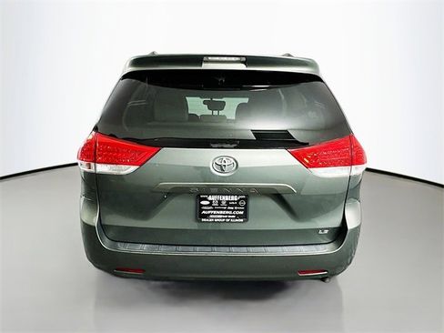 Used 2013 Toyota Sienna LE image 6