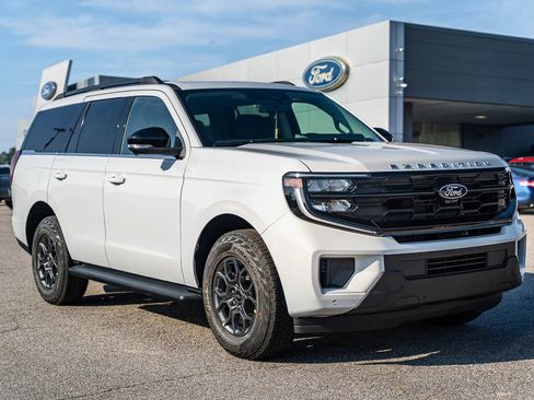 New 2026 Ford Expedition Active image 1