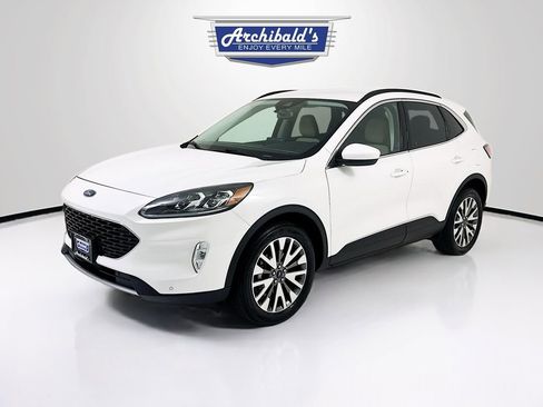 Used 2022 Ford Escape Titanium w/ Class II Trailer Tow Package AWD/4WD image 3