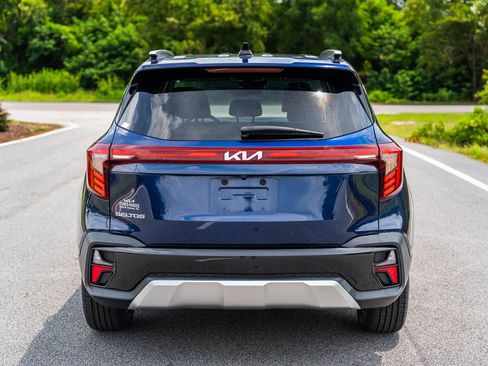 Used 2024 Kia Seltos EX FWD image 6