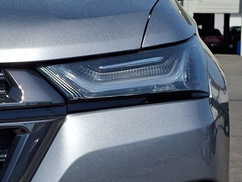 Used 2023 Chevrolet Traverse RS w/ LPO, Floor Liner Package AWD/4WD image 9
