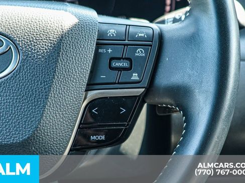 Used 2025 Toyota Camry SE image 36