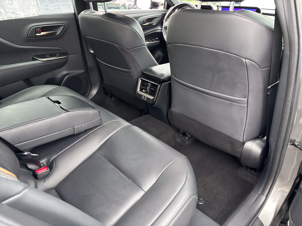 Used 2025 Toyota Crown AWD/4WD image 42