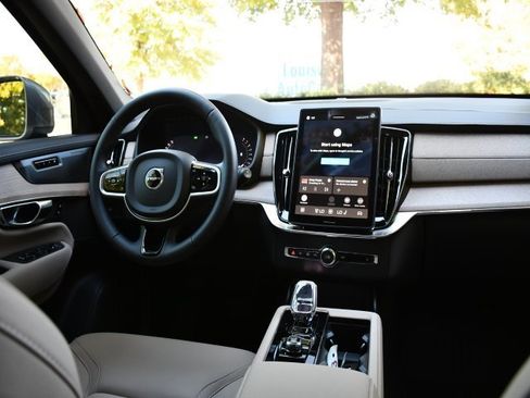 New 2026 Volvo XC90 B6 Plus w/ Protection Package Premier image 19