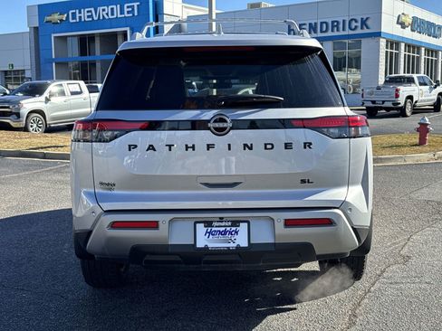 Used 2024 Nissan Pathfinder SL w/ SL Premium Package image 9