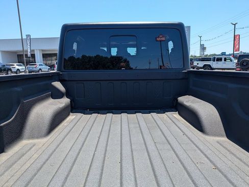 Used 2024 Jeep Gladiator Rubicon w/ Safety Group AWD/4WD image 28