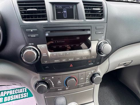 Used 2012 Toyota Highlander 4WD w/ Tech Pkg image 18