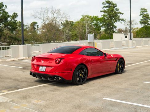 Used 2017 Ferrari California T image 12