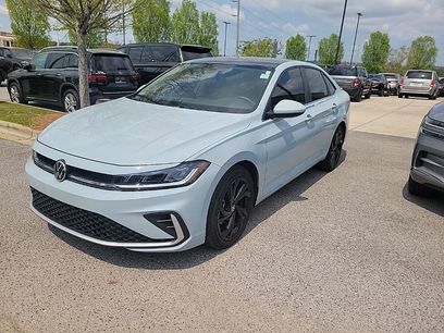 Used 2025 Volkswagen Jetta SE w/ Sunroof Package