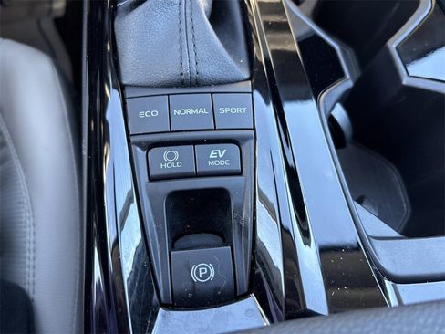 Used 2025 Toyota Camry XLE image 35