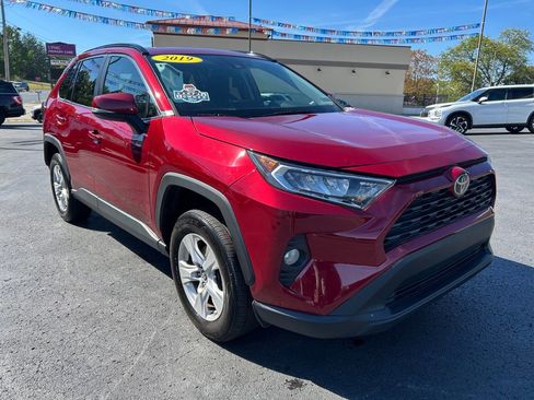 Used 2019 Toyota RAV4 XLE image 3