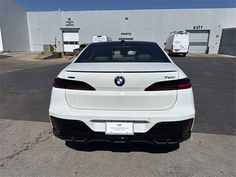 Used 2023 BMW 760i xDrive image 3