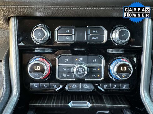 Used 2021 GMC Yukon XL Denali w/ Denali Premium Package image 32