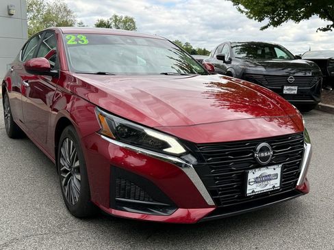 Used 2023 Nissan Altima 2.5 SV w/ SV Premium Package AWD/4WD image 7