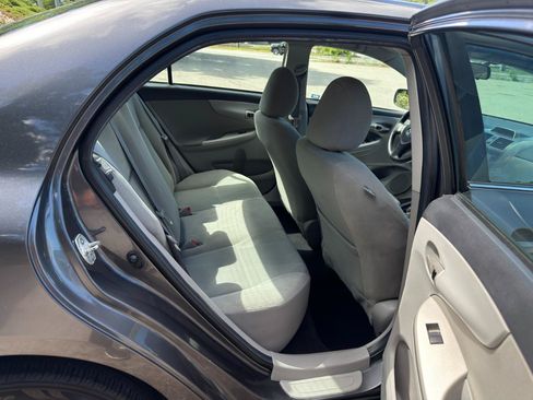 Used 2013 Toyota Corolla LE FWD image 31
