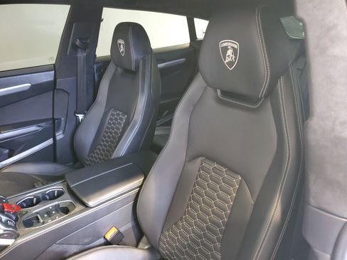 Used 2021 Lamborghini Urus image 16