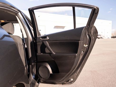 Used 2013 MAZDA MAZDA3 i Touring image 21