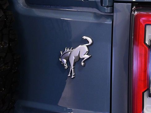 Used 2025 Ford Bronco Badlands image 11