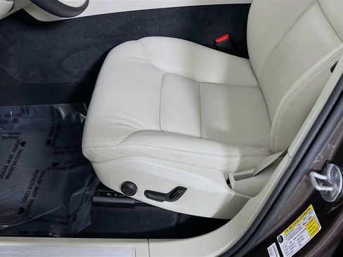 Used 2023 Volvo XC60 T8 Plus image 19