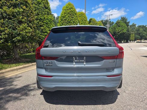Used 2022 Volvo XC60 B5 Momentum w/ Climate Package AWD/4WD image 4