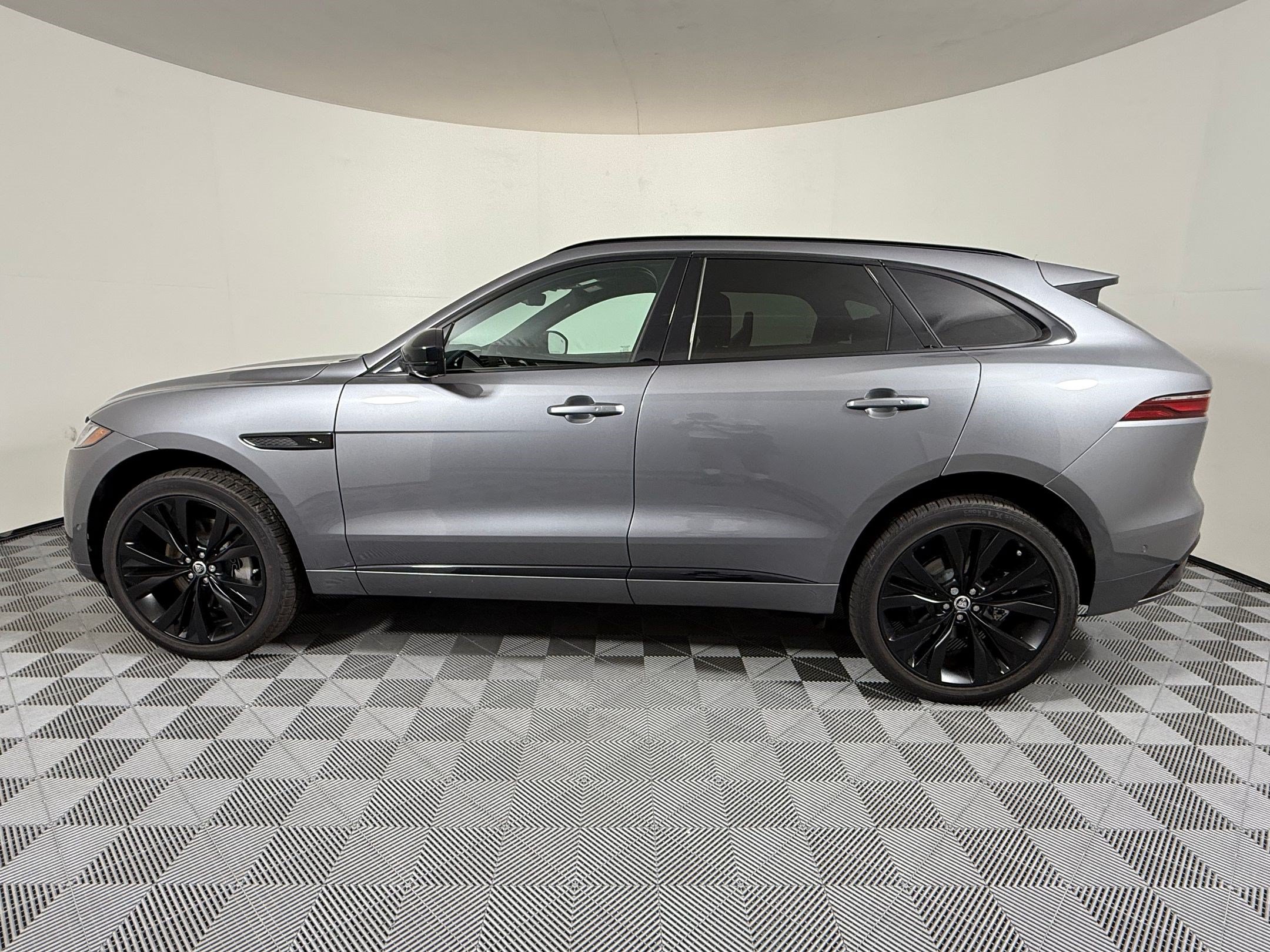 New 2026 Jaguar F-PACE R-Dynamic S AWD/4WD image 2