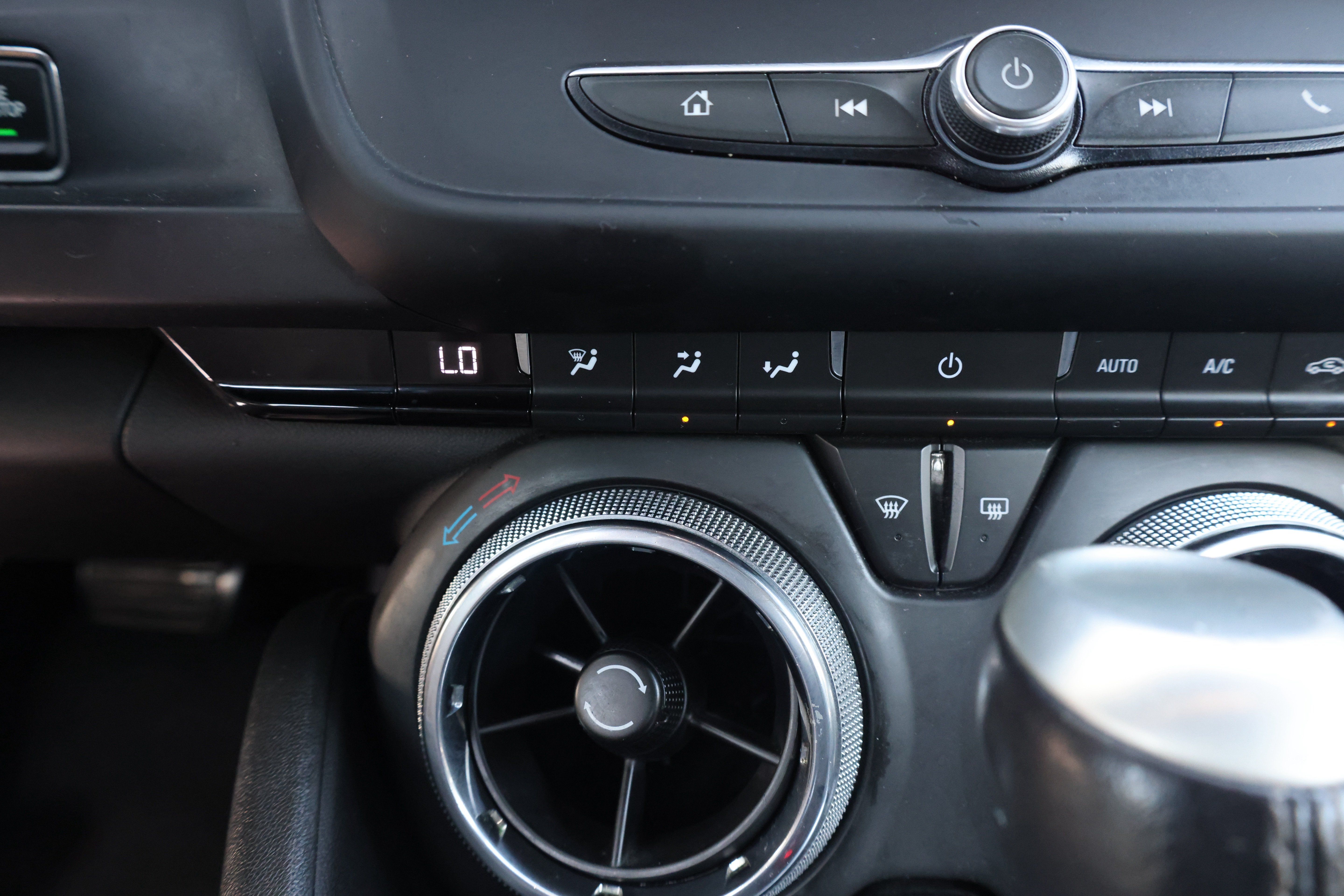 Used 2020 Chevrolet Camaro LT RWD image 9