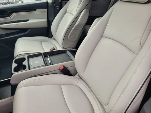 New 2026 Honda Odyssey Touring image 8