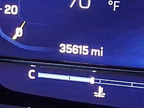 Used 2022 Chevrolet Suburban RST w/ Luxury Package image 10