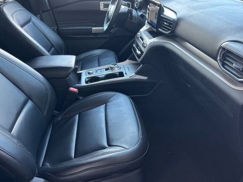 Used 2023 Ford Explorer XLT w/ Equipment Group 202A AWD/4WD image 16
