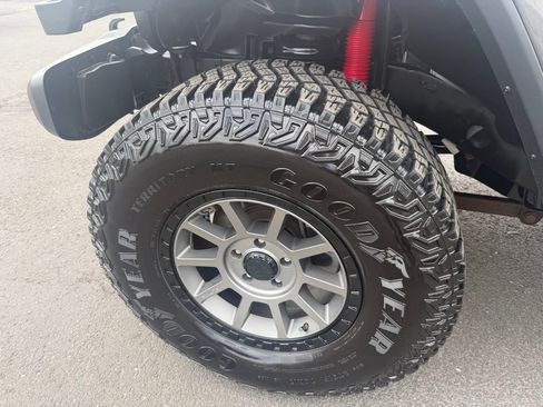 Used 2018 Jeep Wrangler Unlimited Sahara AWD/4WD image 47