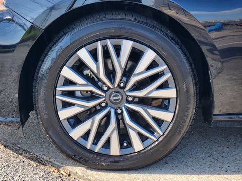 Used 2024 Nissan Altima 2.5 SV FWD image 10