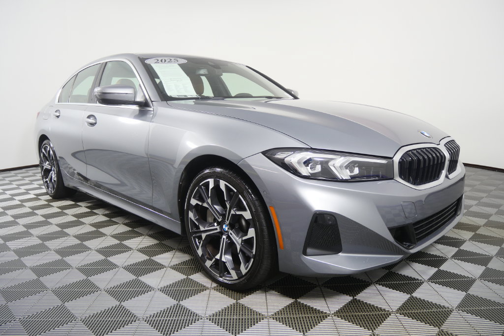 Used 2025 BMW 330i Sedan RWD image 2