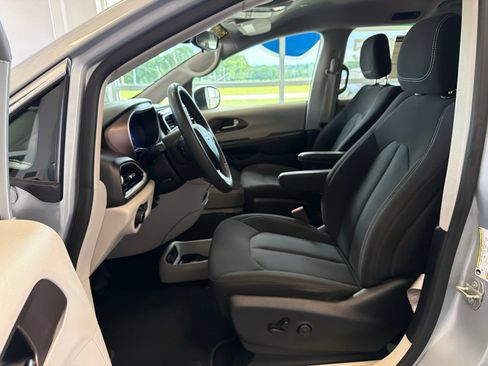Used 2023 Chrysler Voyager LX FWD image 20