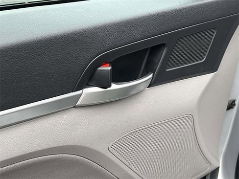 Used 2019 Hyundai Elantra SEL image 16