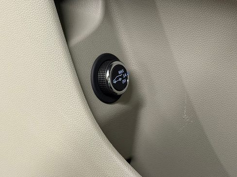 Certified 2022 Cadillac XT4 Luxury w/ Driver Awareness Package FWD image 21