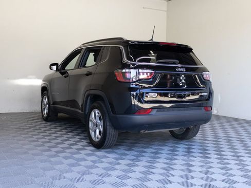Used 2025 Jeep Compass Latitude AWD/4WD image 13