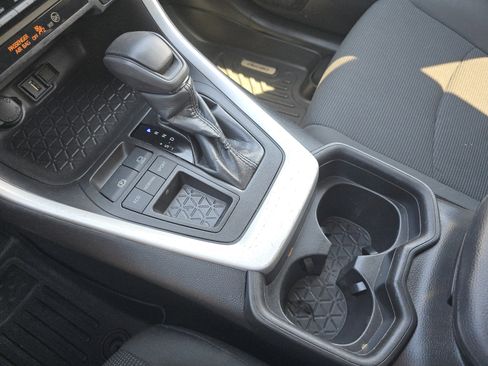 Used 2021 Toyota RAV4 LE image 23