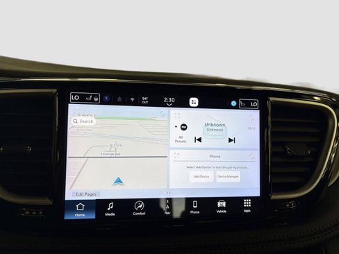 Used 2024 Chrysler Pacifica Pinnacle FWD image 34