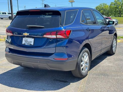 Used 2023 Chevrolet Equinox LS w/ LS Convenience Package FWD image 4