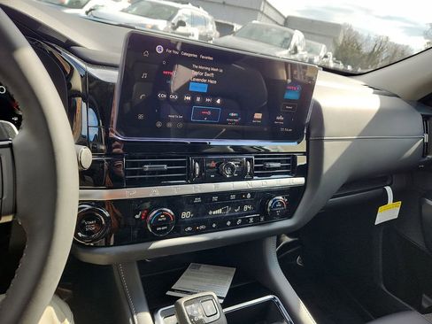 New 2026 Nissan Pathfinder SL image 9