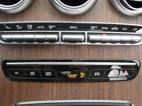 Used 2021 Mercedes-Benz GLC 300 4MATIC image 20