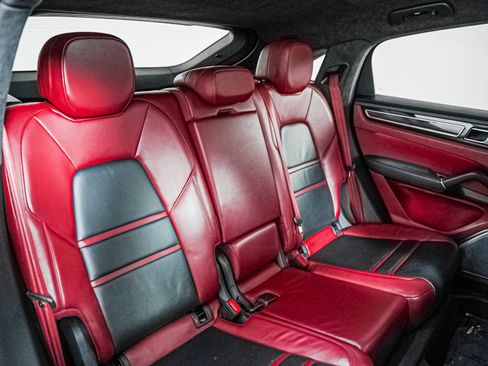 Certified 2023 Porsche Cayenne GTS AWD/4WD image 6