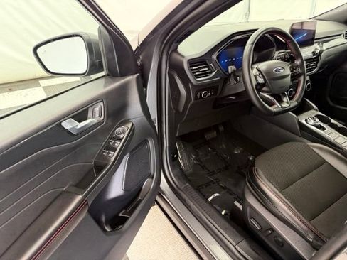 Used 2025 Ford Escape ST-Line Select AWD/4WD image 32