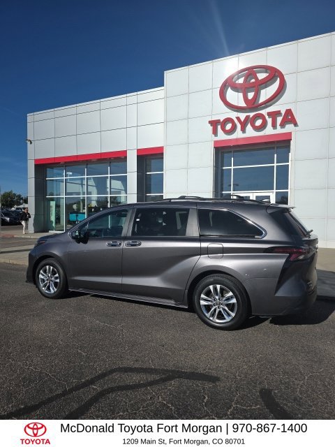 Used 2024 Toyota Sienna XLE w/ XLE Plus Package AWD/4WD image 2