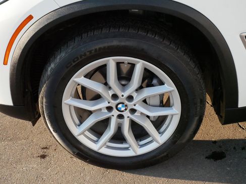 Used 2023 BMW X5 xDrive40i w/ Premium Package image 15