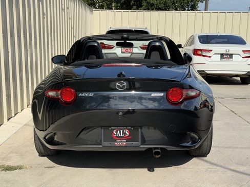 Used 2019 MAZDA MX-5 Miata Club RWD image 6