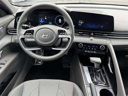 Used 2024 Hyundai Elantra SEL image 13